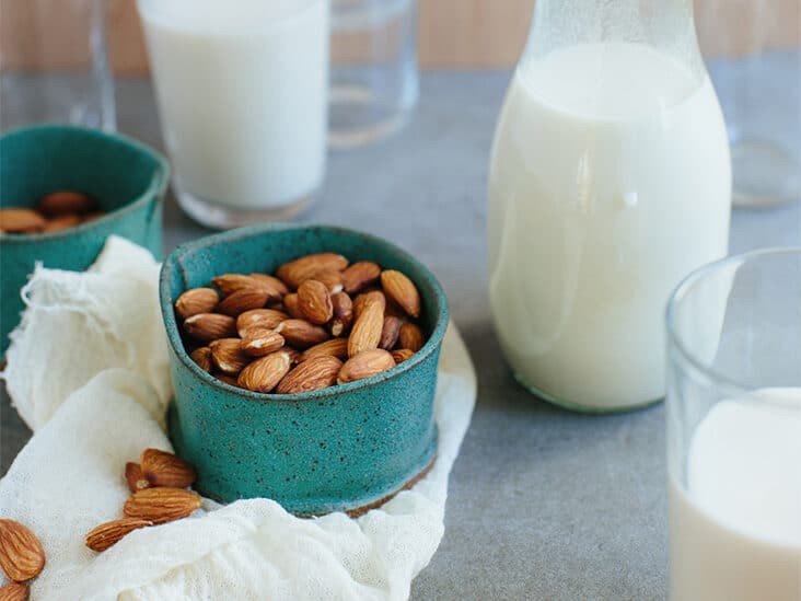 Sữa hạnh nhân (không thêm đường nhân tạo) là loại sữa hàm lượng đường thấp có thể thay thế sữa bò