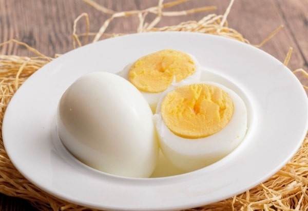 Trứng là nguồn cung cấp chất dinh dưỡng được khuyến khích sử dụng khi nhổ răng