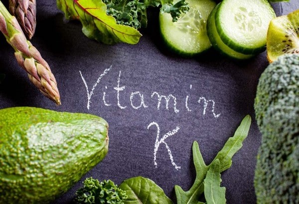 Các loại rau xanh đậm chứa nhiều vitamin K