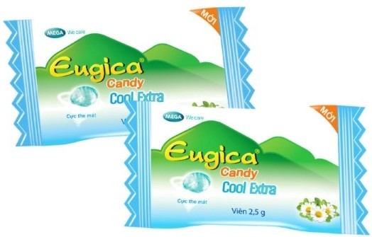 Kẹo Thảo Dược Eugica Candy Cool Extra với thành phần bổ sung hoa chiết xuất Cúc La Mã giúp tăng cường chống viêm, khử mùi, kháng khuẩn