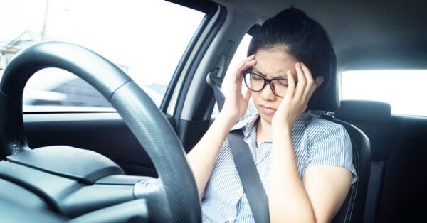 Thận trọng khi lái xe và vận hành máy móc vì thuốc có thể gây chóng mặt, buồn ngủ