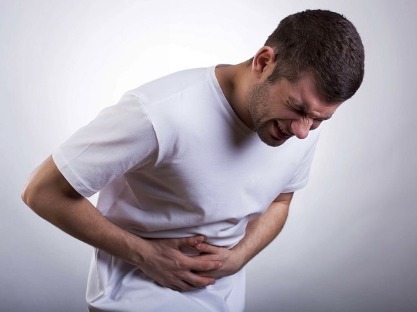 Đau bụng là triệu chứng có thể gặp khi quá liều thuốc