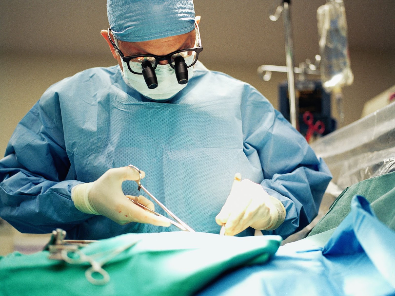 Phẫu thuật cắt bỏ khối u là lựa chọn hàng đầu trong điều trị u tủy thượng thận