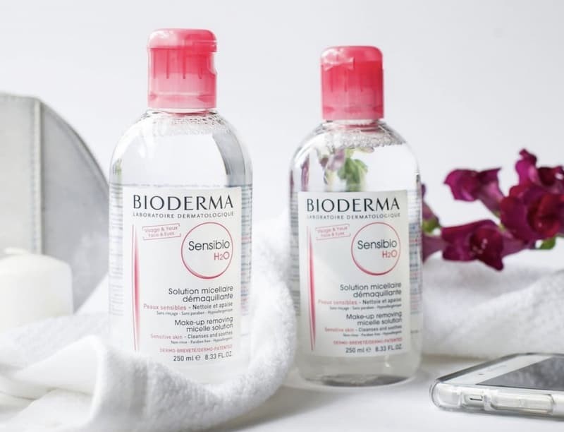 Nước tẩy trang Bioderma cho da nhạy cảm có vỏ chai đóng nắp màu hồng