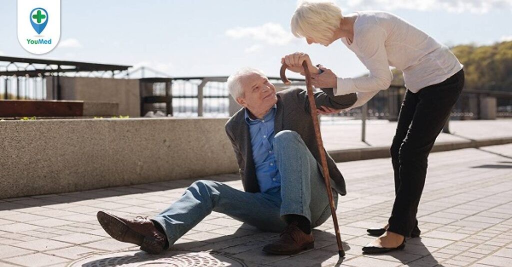 Té ngã ở người cao tuổi: Cách xử trí và phòng chống