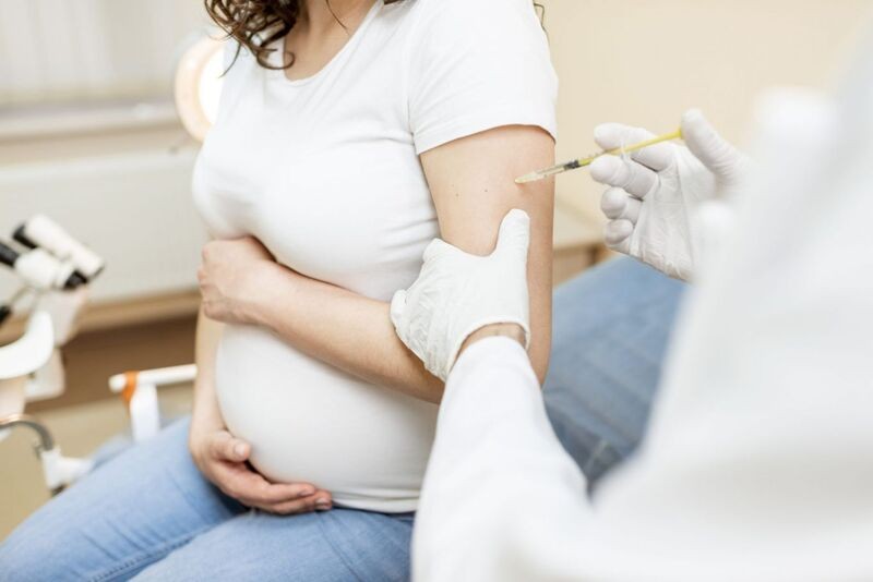 Vắc-xin phòng cúm sẽ bảo vệ cả mẹ và em bé
