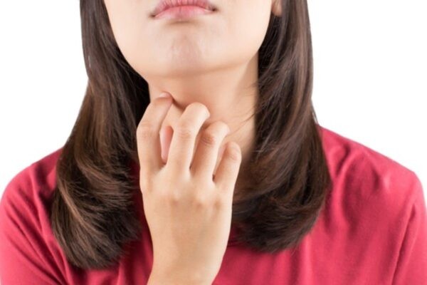 Betadine Throat Spray có thể gây ngứa cổ họng