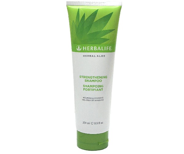 Dầu gội Herbal Aloe Strengthening Shampoo được giới thiệu chứa các thành phần tự nhiên