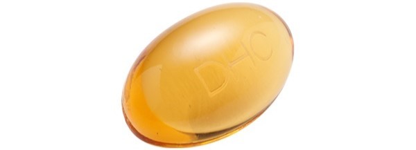 Trên mỗi viên nang vitamin E đều có khắc rõ logo DHC của nhà sản xuất