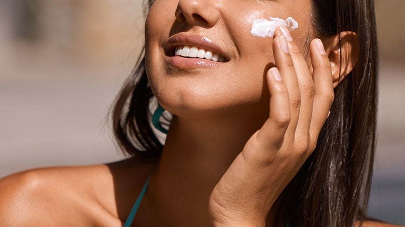 Nên thực hiện các biện pháp chống nắng cho da để công dụng được duy trì lâu dài