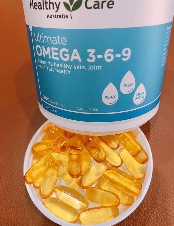 Viên dầu cá Omega 3 Healthy Care có dạng viên nang mềm, vỏ trong, màu vàng, không có mùi tanh khó chịu
