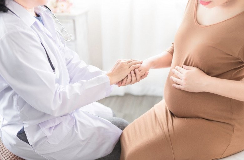 Mẹ bầu cần chủ động khám thai định kỳ để phòng ngừa nhiều bệnh, trong đó có bệnh quai bị