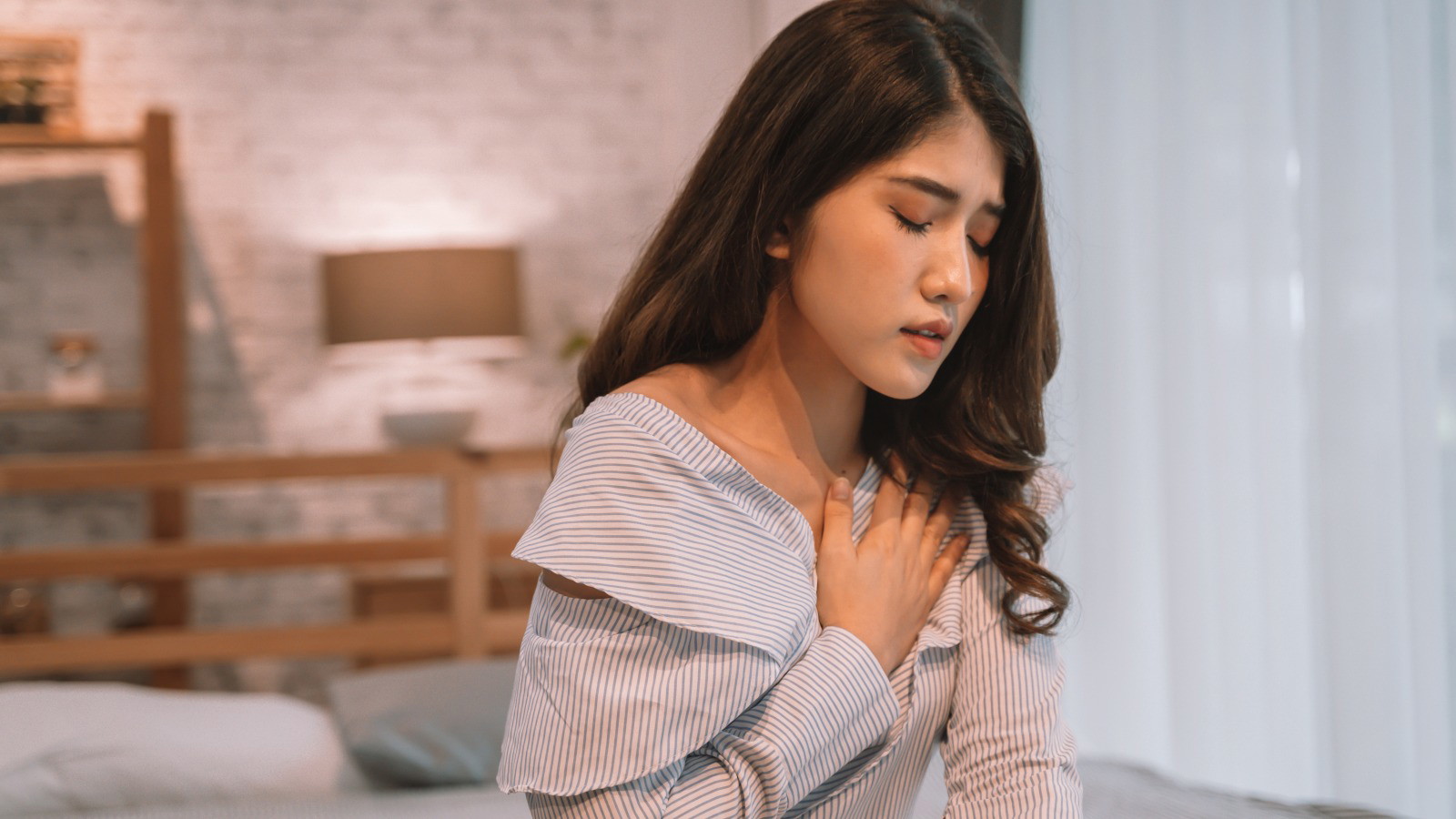 Khó thở là một trong những triệu chứng điển hình của bệnh