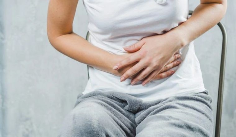 Bạn có thể gặp đồng thời các triệu chứng đau bụng, buồn nôn hay tiêu chảy khi bị quá liều