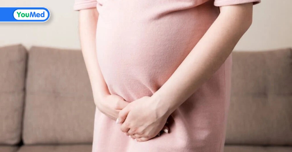 Phụ nữ bị viêm lộ tuyến cổ tử cung khi đang mang thai có nguy hiểm không?